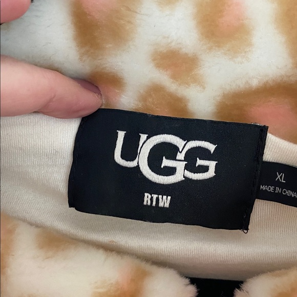 Leopard Print Fleece Jacket with Quilted Detail - Picture 2 of 8